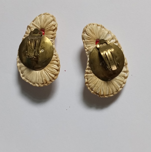*RARE* Made In West Germany Horn of Plenty Fruit Basket 1940's Clip-on Earrings - Picture 3 of 5